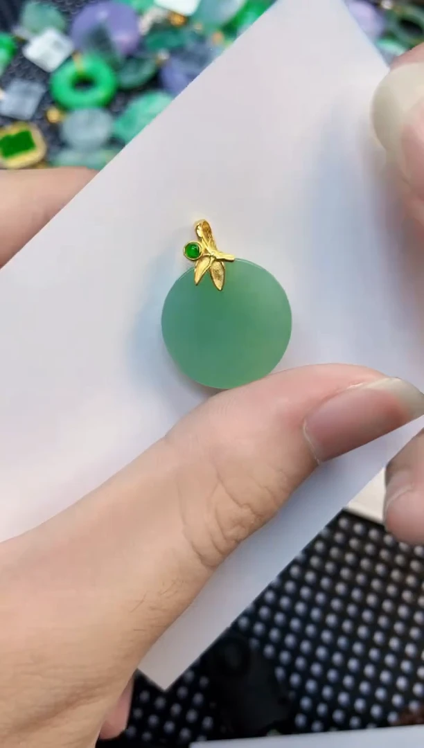 翡翠未镶嵌吊坠(不含链)1