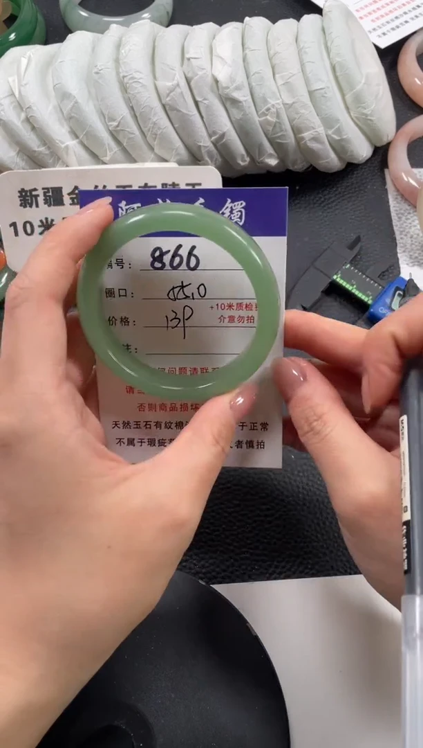 【闪购商品】石英质玉手镯未镶嵌55