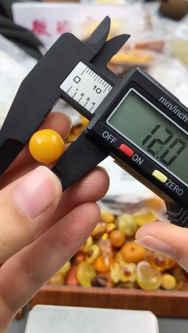 未镶嵌琥珀珠宝奇石66