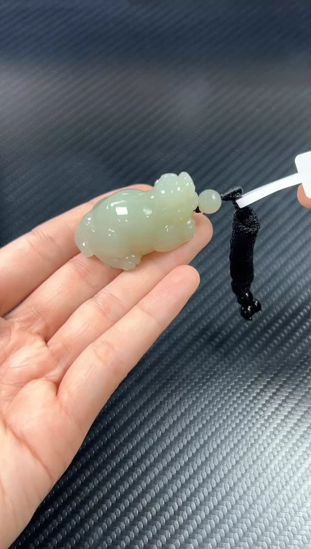 吊坠(赠链)未镶嵌和田玉且末微色差近矿j