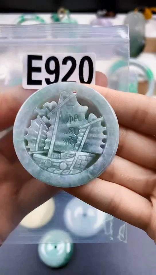 颈饰未镶嵌翡翠天然翡翠吊坠挂饰