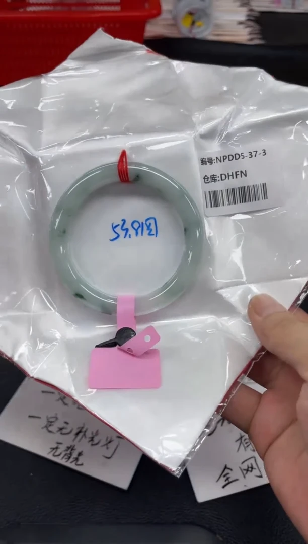 翡翠手镯未镶嵌翡翠手镯