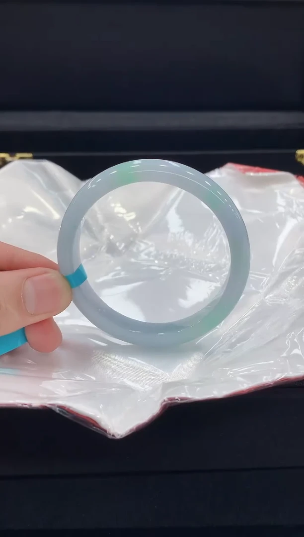 翡翠手镯未镶嵌手镯