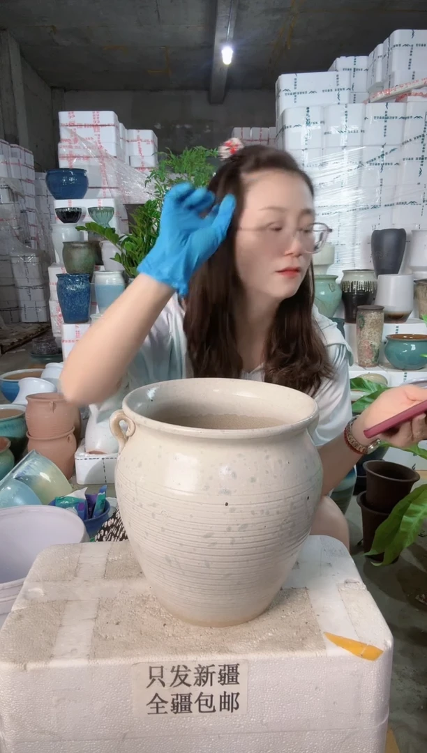 白色双耳陶一个装 口20高25