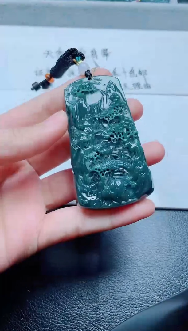 颈饰未镶嵌翡翠