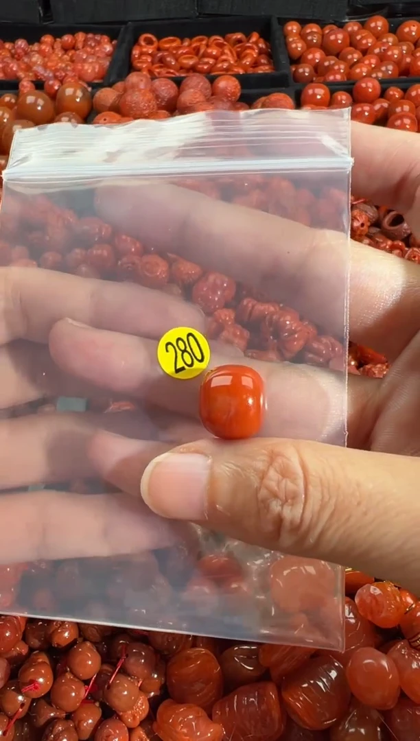 颈饰未镶嵌南红玛瑙1