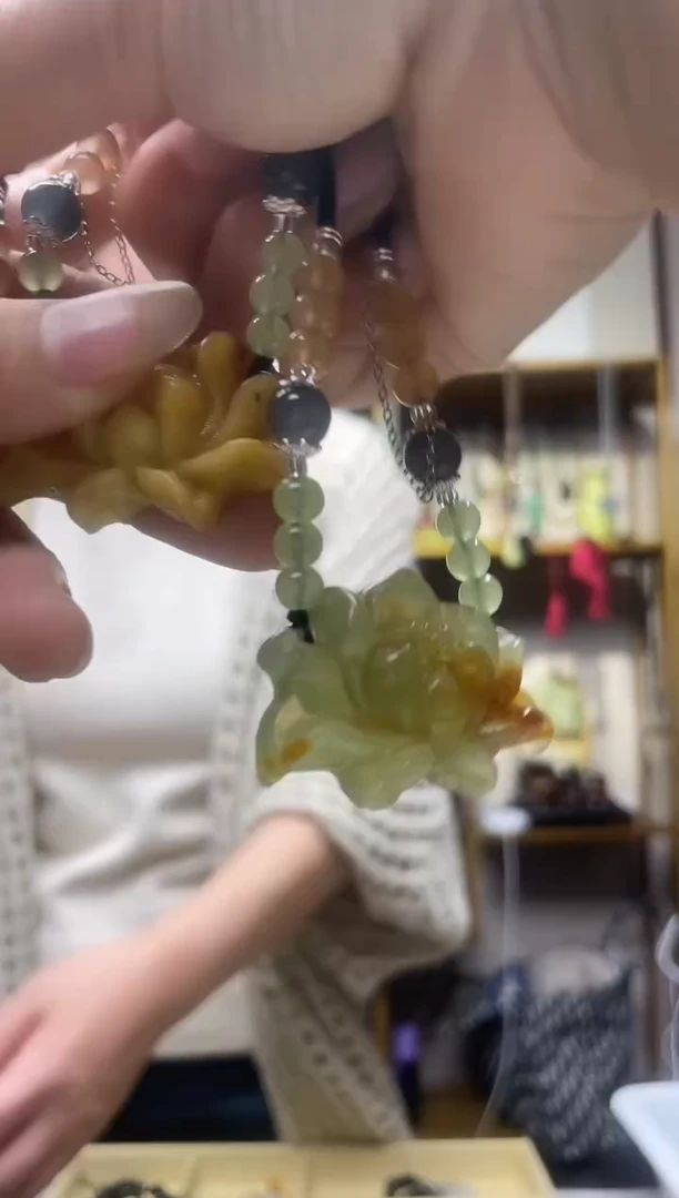 未镶嵌岫玉吊坠.