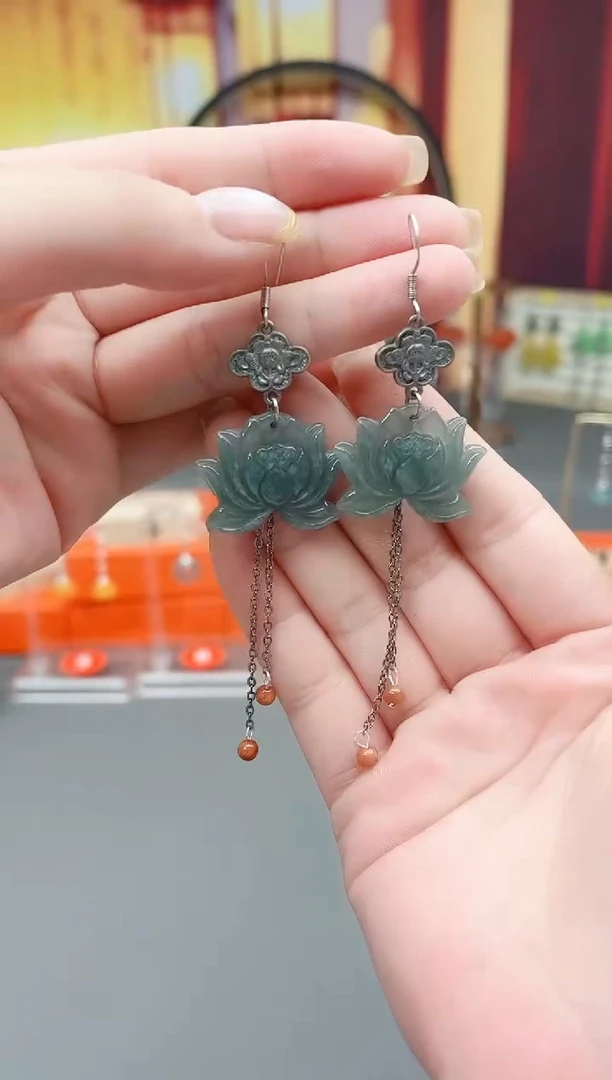 未镶嵌翡翠耳饰莲花