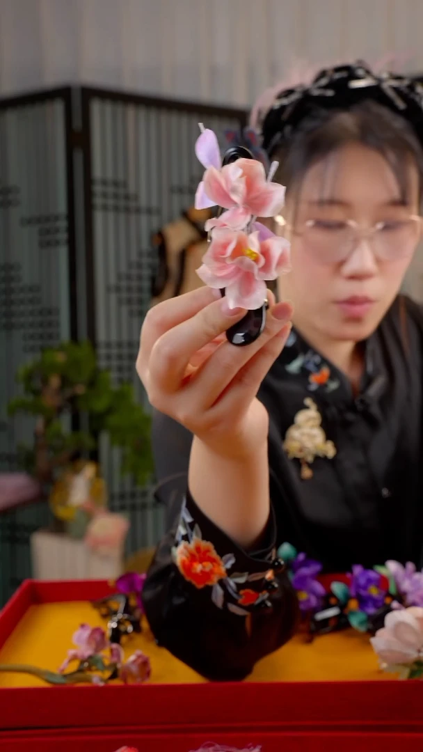 刺绣非遗绒花手工饰品