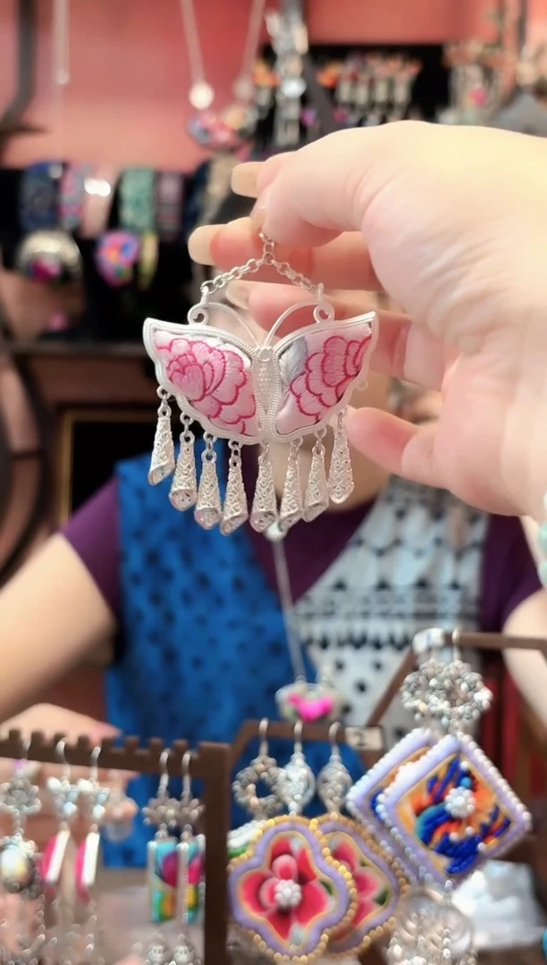 织绣云织谣民族风精美饰品   600