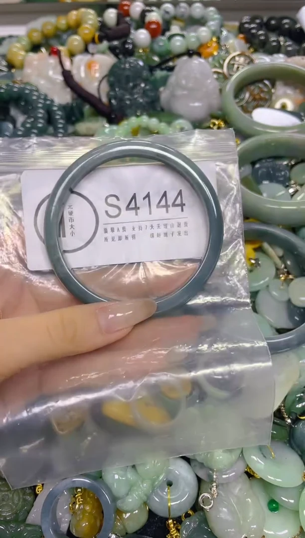 颈饰未镶嵌翡翠60/ S /翡翠A货，一件也是批发价