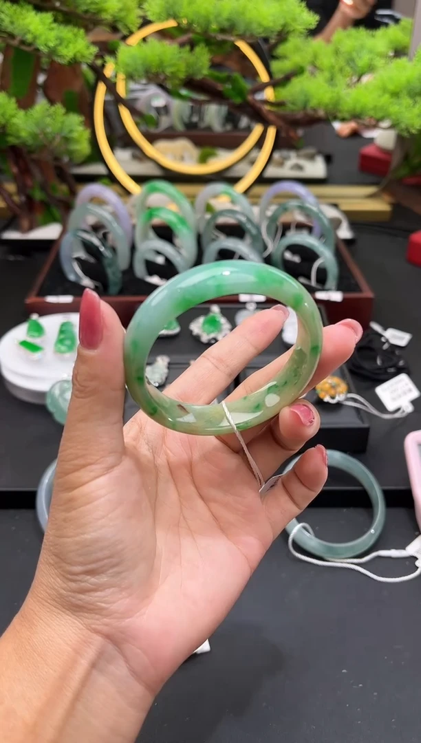 未镶嵌手镯翡翠手镯
