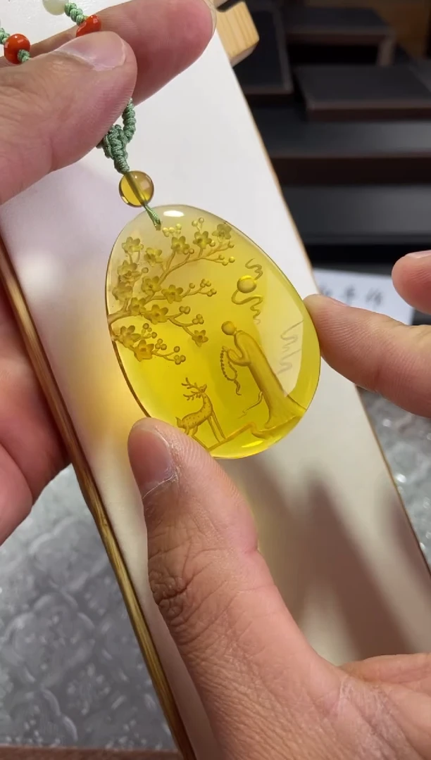 琥珀颈饰未镶嵌阴雕悟道吊坠