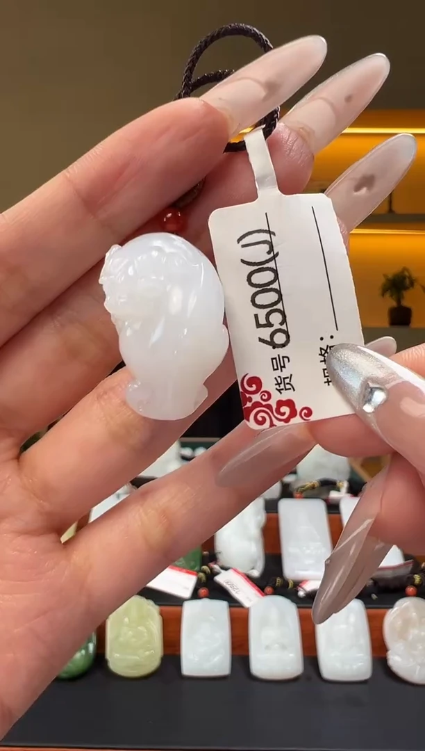 颈饰未镶嵌和田玉1J