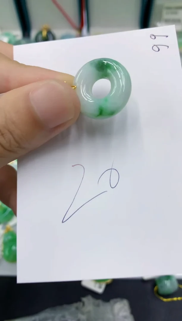 翡翠未镶嵌颈饰11111111111