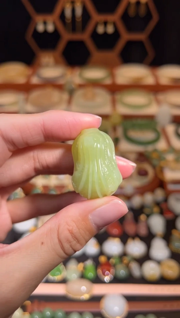 未镶嵌和田玉挂件放漏