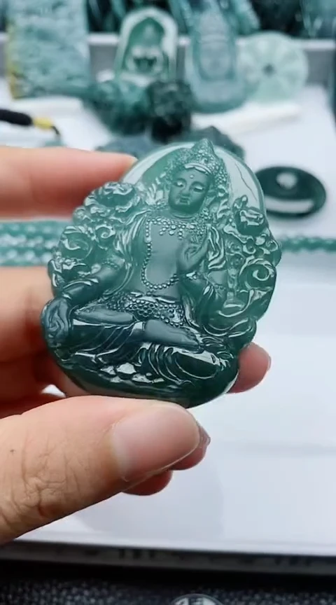 颈饰未镶嵌翡翠