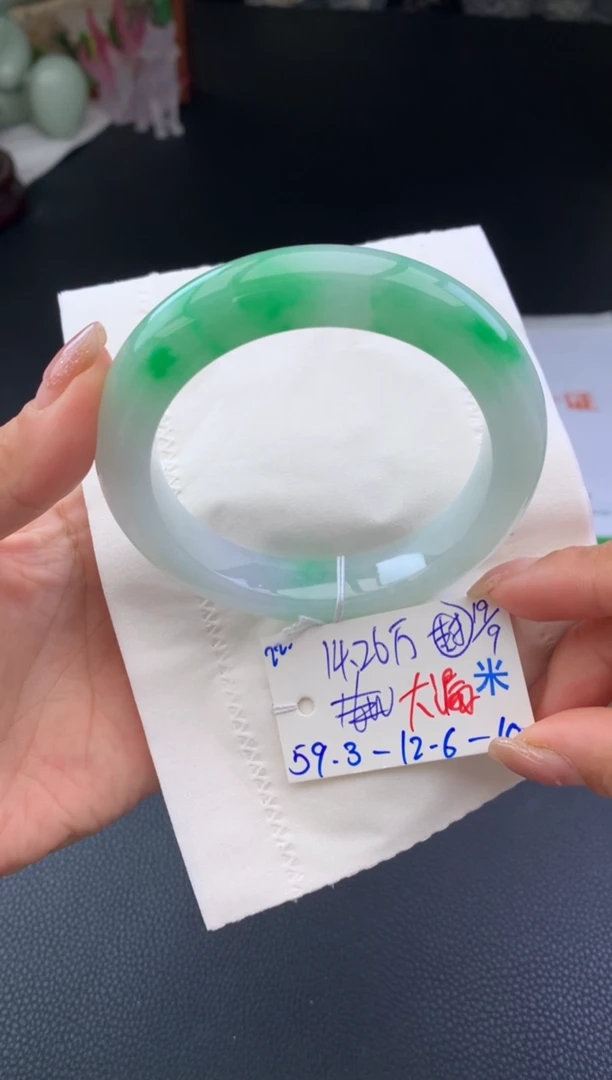 未镶嵌手镯翡翠手镯