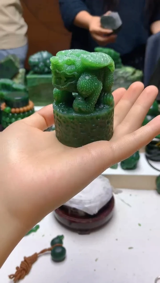 未镶嵌和田玉（碧玉）摆件0