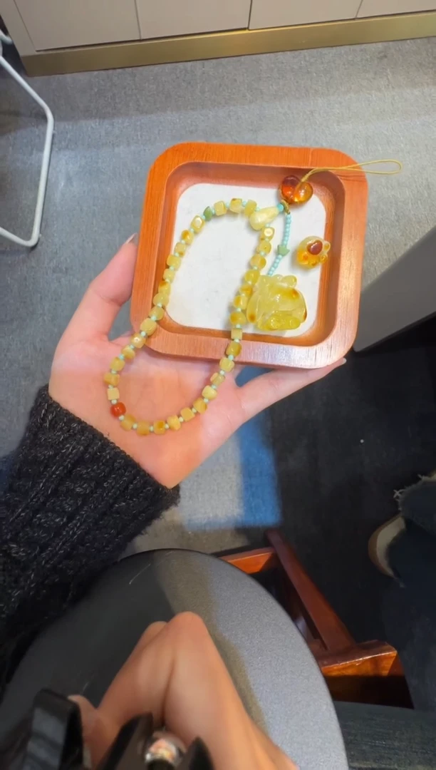 【闪购商品】琥珀珠宝奇石未镶嵌小狗