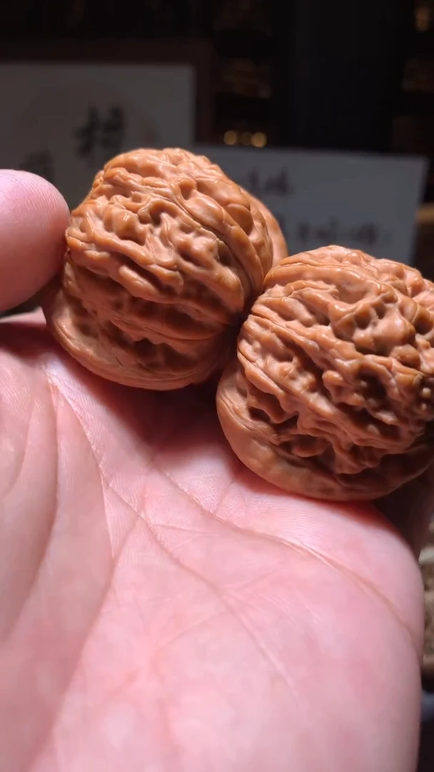 文玩核桃把件【核缘雅趣】42左右汉高楼，同尺寸随机发