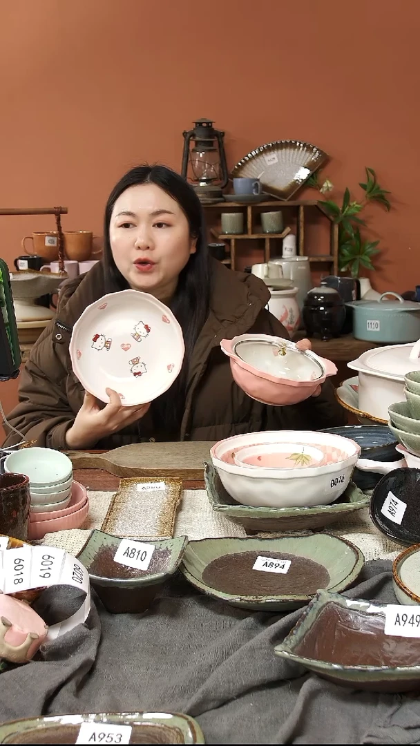 陶瓷B074陶瓷粉色双耳碗带盖加一个8寸深盘2个微瑕