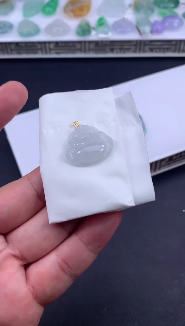 颈饰18K金镶嵌翡翠多样性发一件