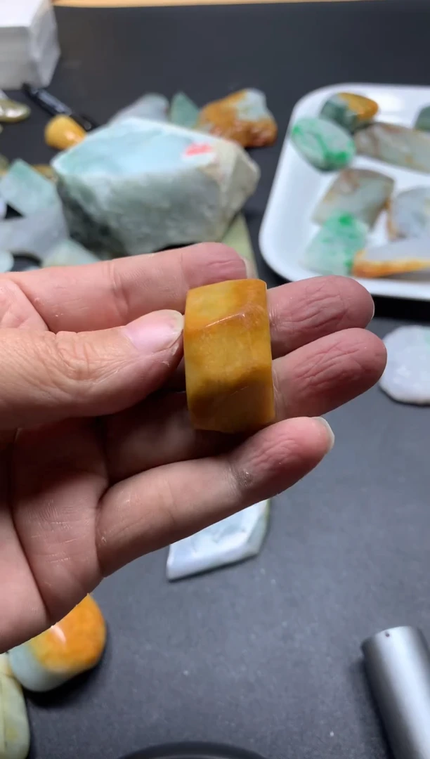 【闪购商品】翡翠颈饰未镶嵌天然货翡翠A货