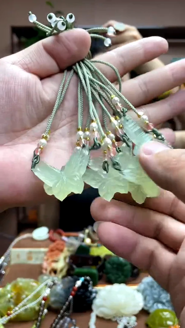 未镶嵌岫玉吊坠多样性发货发其中之一