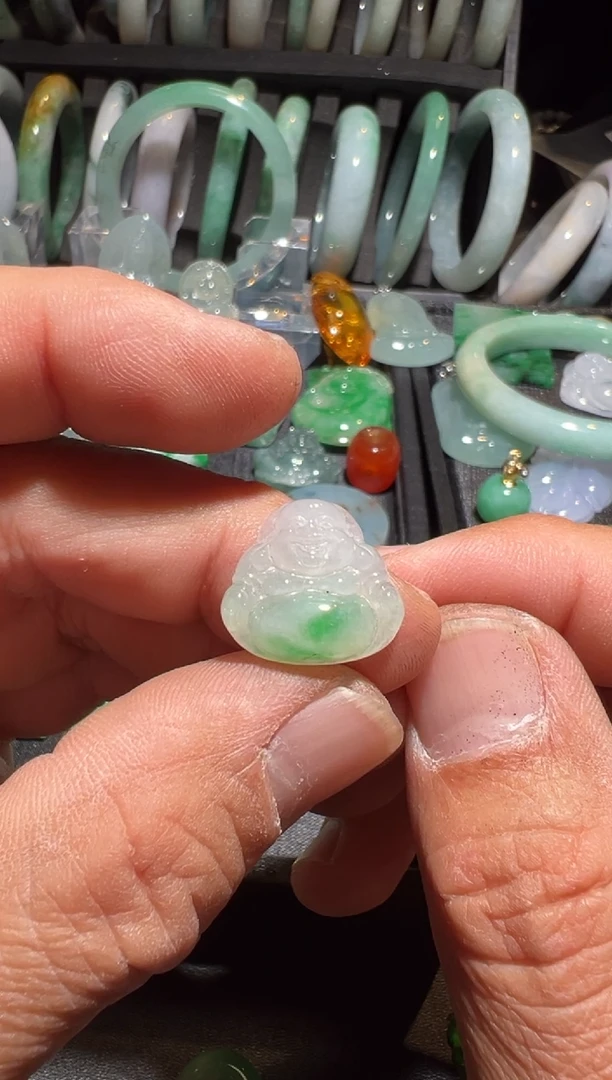 颈饰未镶嵌翡翠翡翠小小佛公。