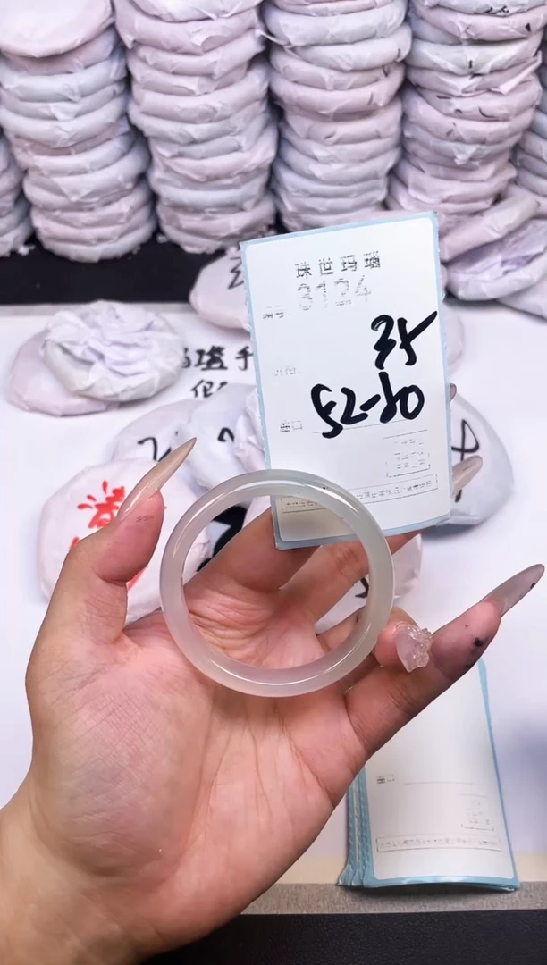 玛瑙/玉髓手镯未镶嵌3124