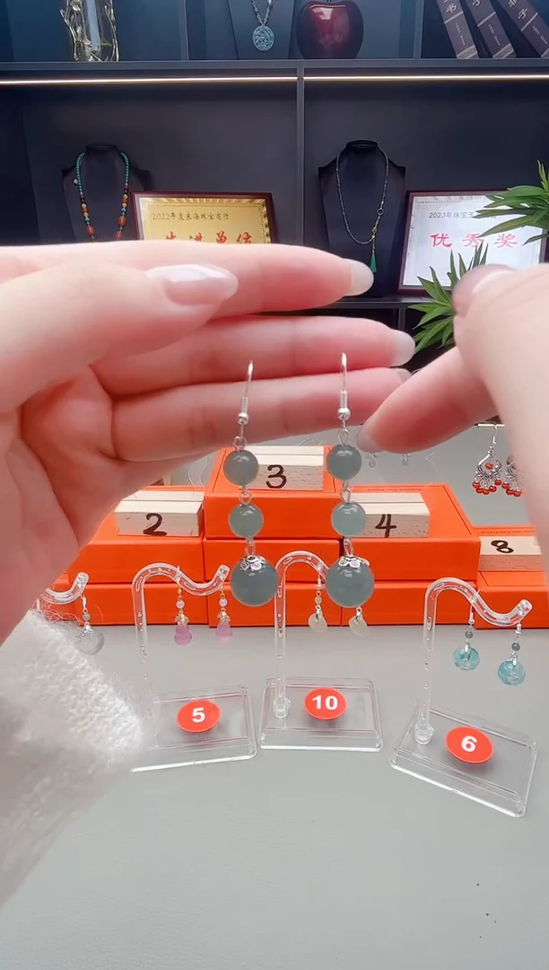 未镶嵌石英质玉（天山翠）耳钉224