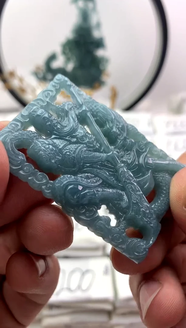 翡翠未镶嵌颈饰关公