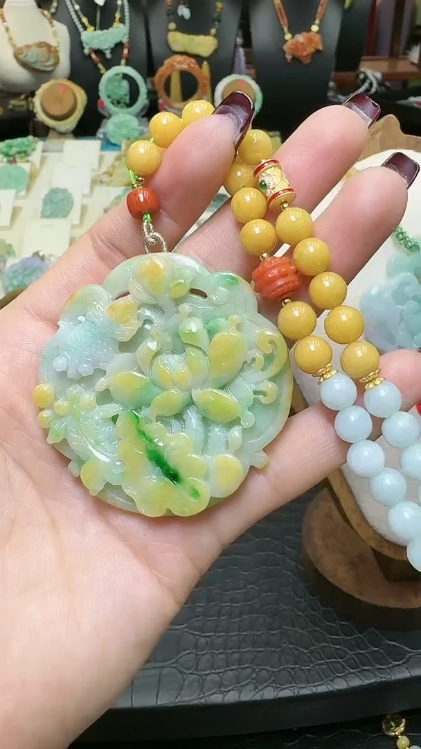 【闪购商品】翡翠颈饰未镶嵌特色黄加绿莲花