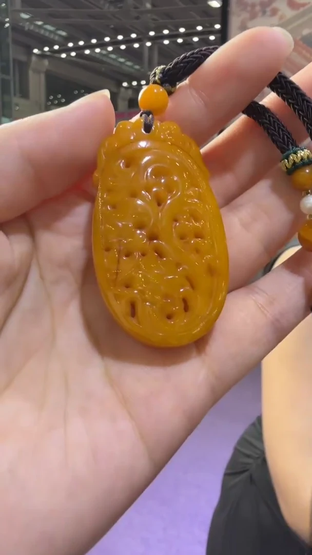 琥珀颈饰未镶嵌110秒拍号 假一罚三