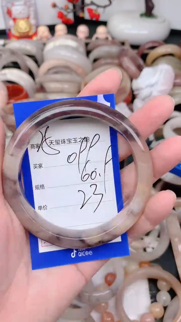 未镶嵌手镯石英质玉099