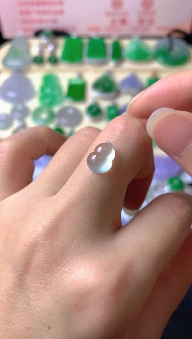 未镶嵌定制翡翠迟**拉裸玉（客户意向镶嵌）