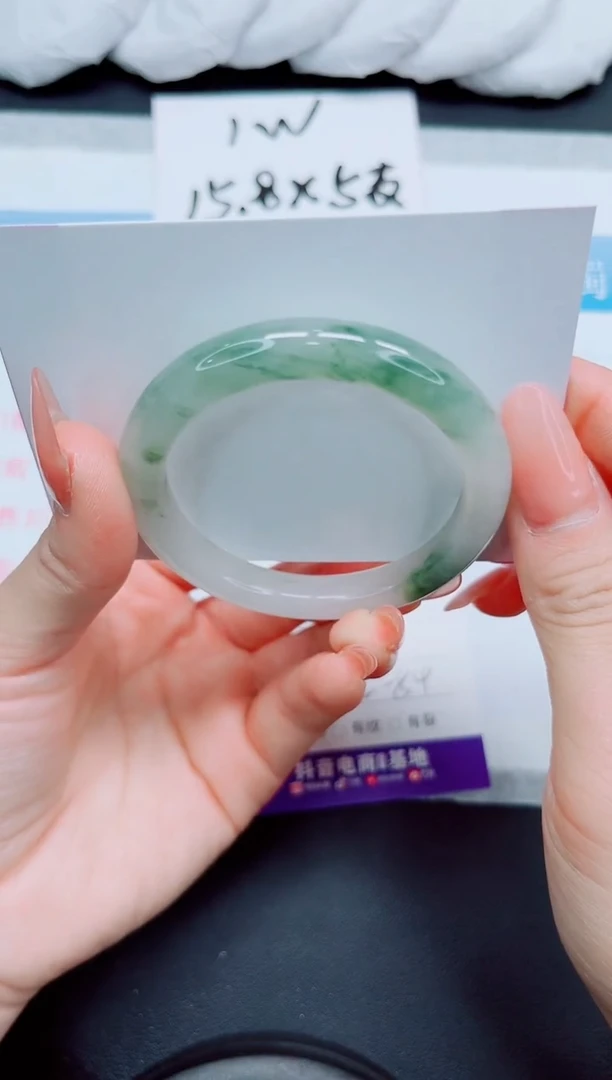 【闪购商品】石英质玉手镯未镶嵌50-53