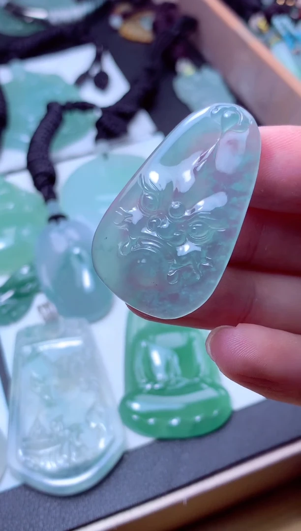 颈饰未镶嵌翡翠天然A货翡翠 天然A货翡翠天然翡翠多样性发货 发一