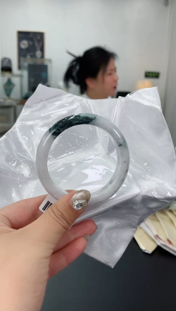 【闪购商品】翡翠手镯未镶嵌天然翡翠A货