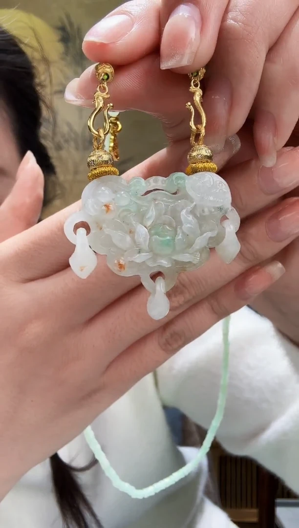 颈饰未镶嵌翡翠吊坠