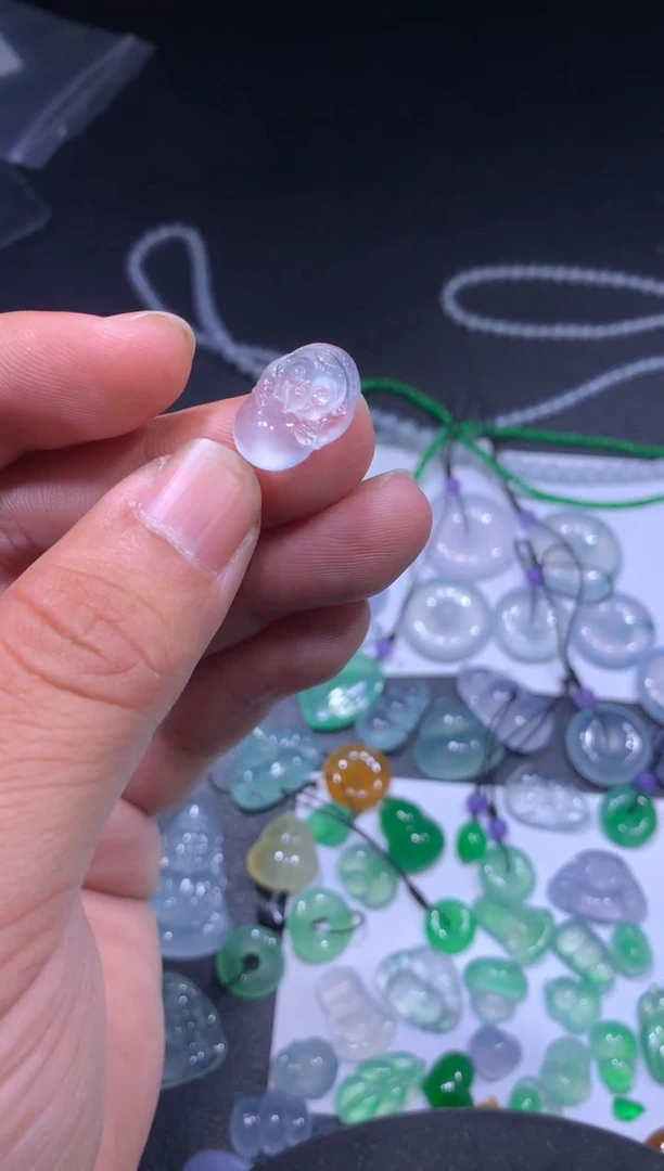 颈饰未镶嵌翡翠象神