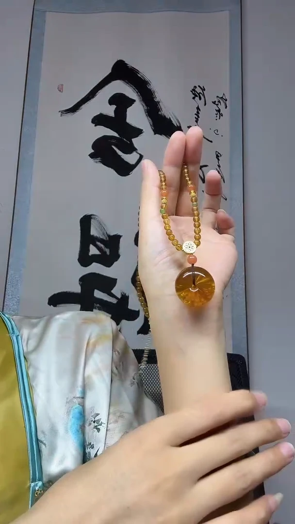 琥珀颈饰未镶嵌金沙珀平安扣