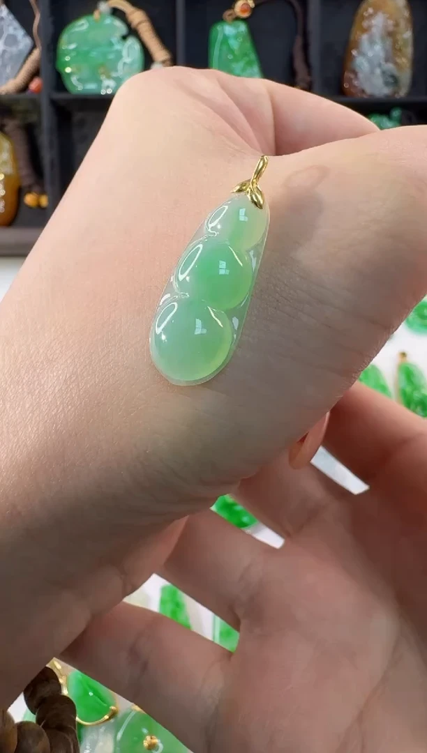 颈饰18K金镶嵌翡翠缅甸A货翡翠