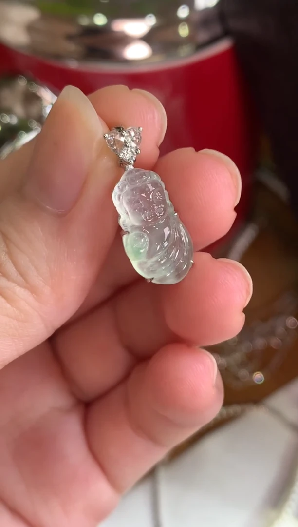 翡翠18K金镶嵌颈饰宝宝佛
