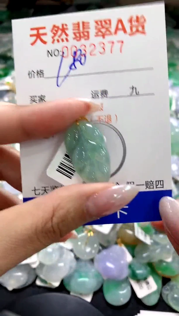 颈饰18K金镶嵌翡翠1111111111111111