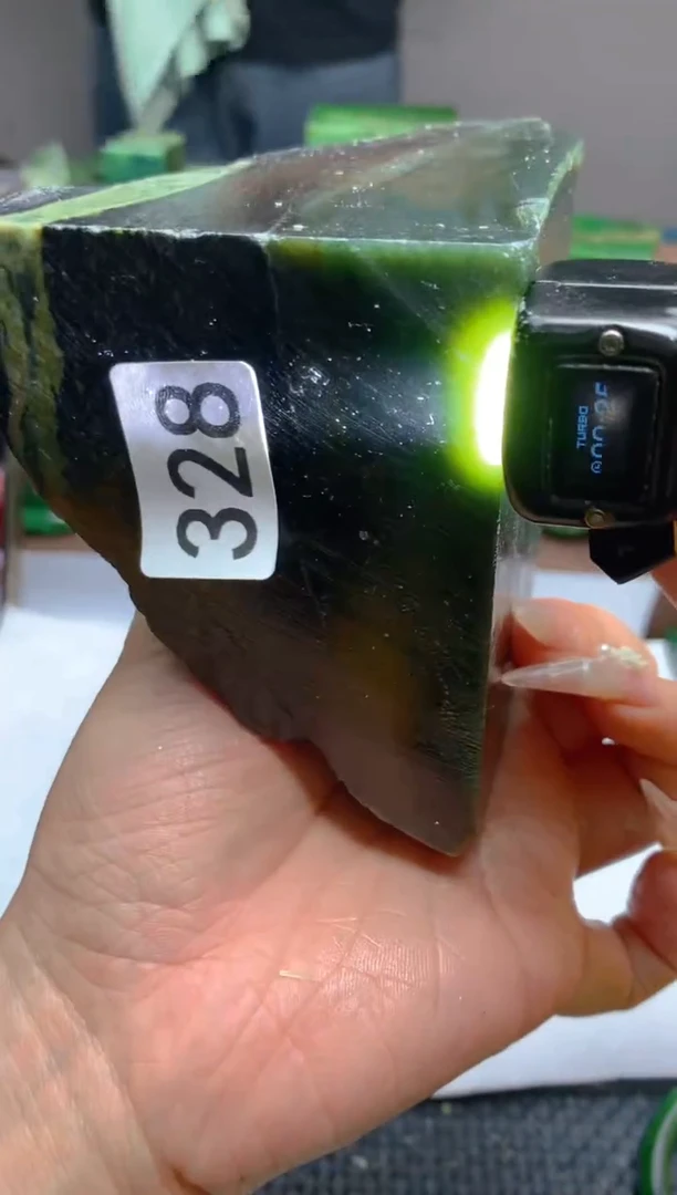 和田玉（碧玉）未镶嵌珠宝半成品1