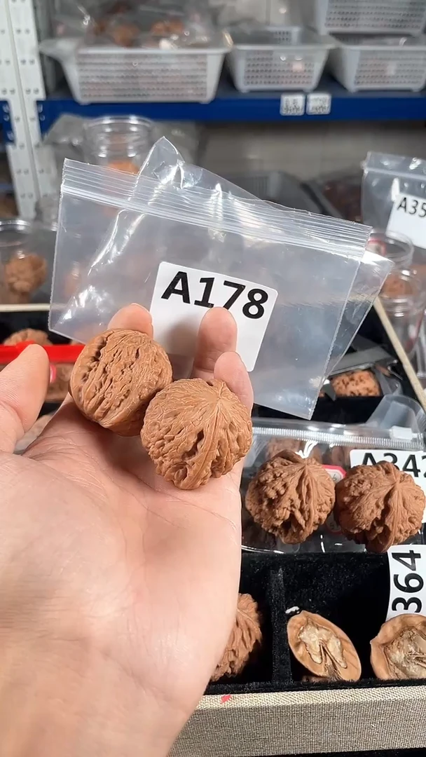 把件文玩核桃40铁锤单只有虫眼
