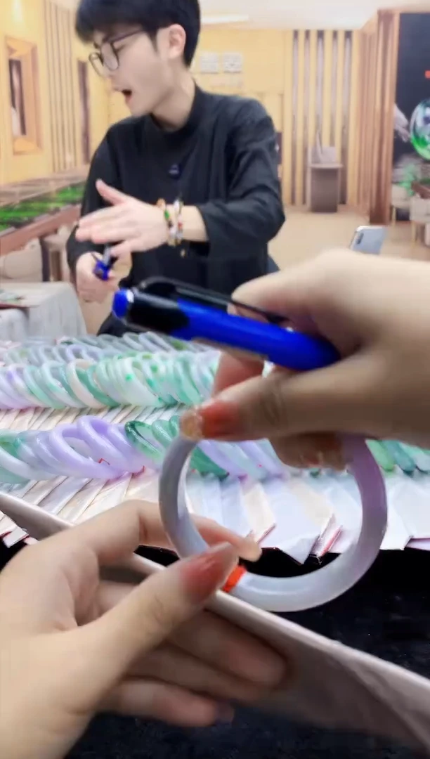 【闪购商品】翡翠手镯未镶嵌   H49-12