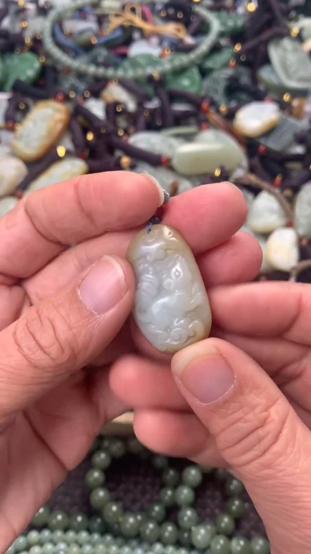 【闪购商品】和田玉颈饰未镶嵌多样性发货没有证书拍一发一有瑕